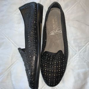 Aerosoles Black Flats or Loafers Size 8